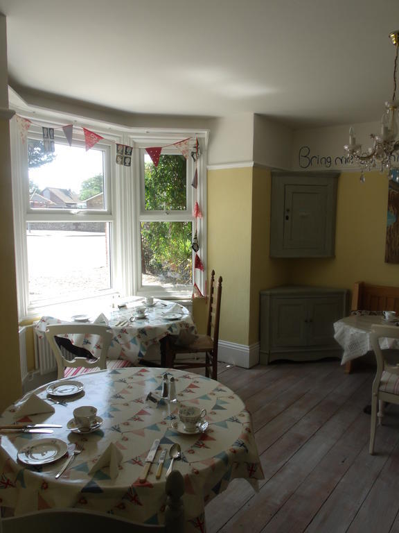 Bed and Breakfast Hooray Henrys Sheringham Exterior foto
