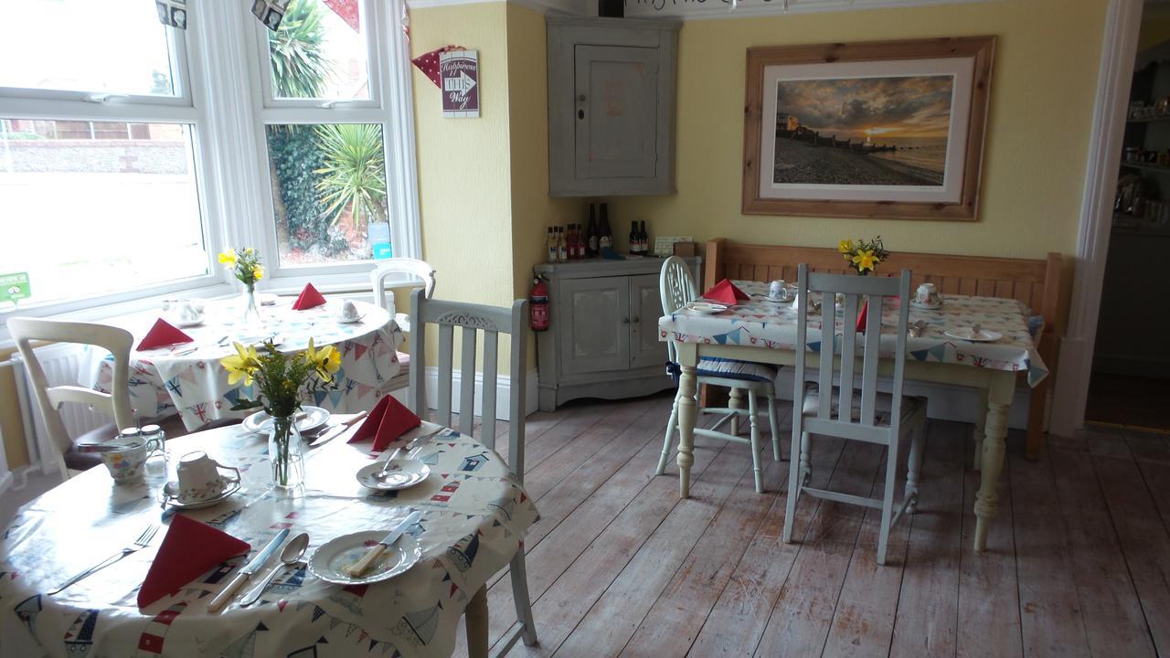 Bed and Breakfast Hooray Henrys Sheringham Exterior foto