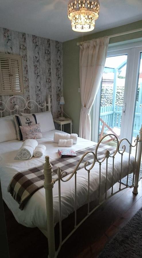 Bed and Breakfast Hooray Henrys Sheringham Exterior foto