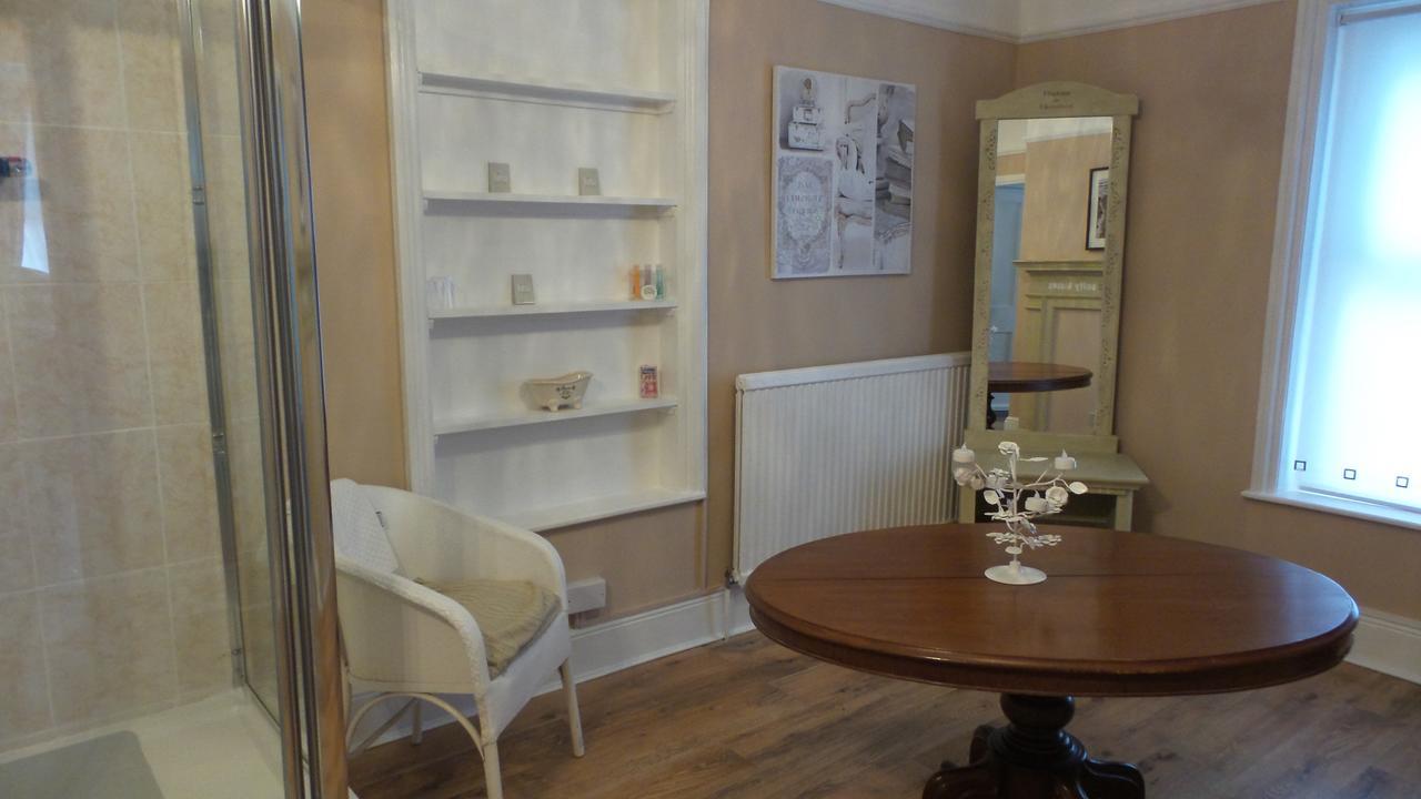 Bed and Breakfast Hooray Henrys Sheringham Exterior foto